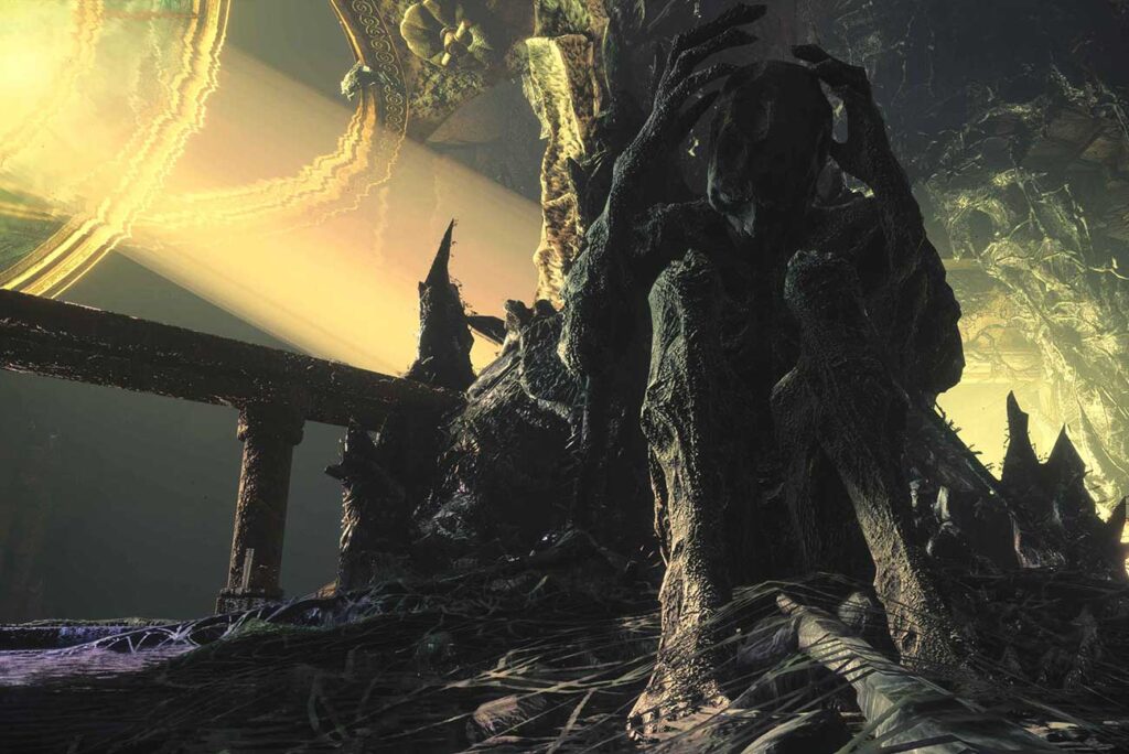 Uno dei pietrificati, nemici di Resonance: A Plague Tale Legacy, a terra, con le mani sulla testa, mentre un fascio di luce illumina la zona alle sue spalle