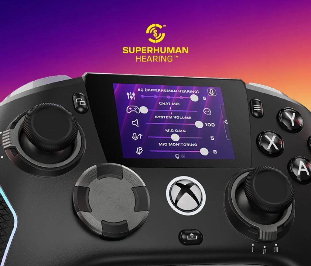 Schermo integrato del controller Stealth Ultra II con varie opzioni di regolazione audio visibili sullo display.